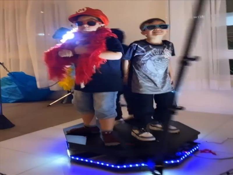 SUPER COMBO: TOTEM FOTOGRÁFICO OU PLATAFORMA 360 + TUNEL LED + SETAS LED