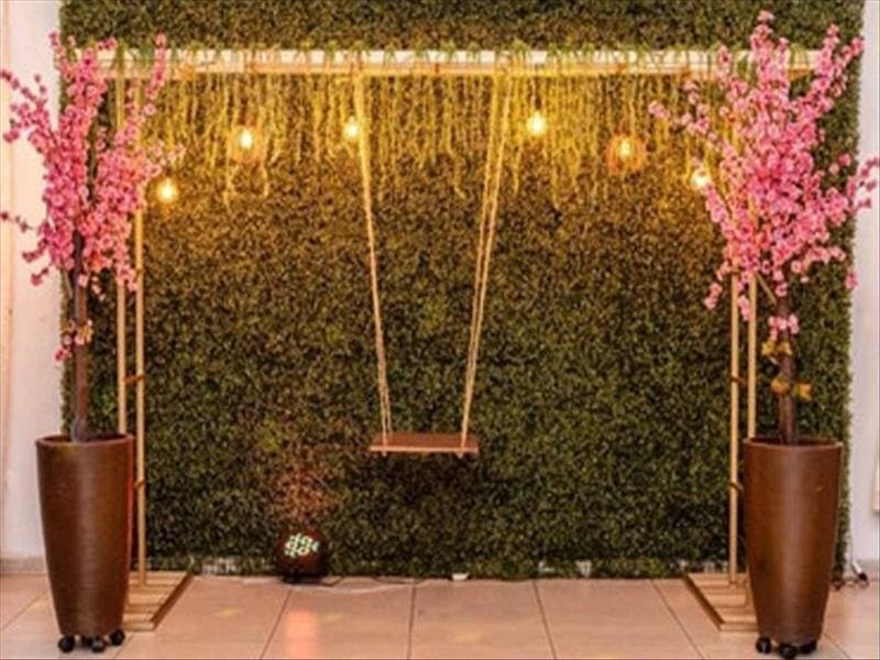 Decoração completa em estilo clássico, rústico ou personalizado para seu evento ficar inesquecível! Opção com Buffet em rodada aberta!