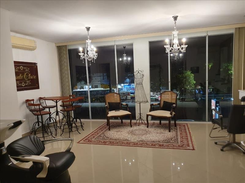 Espaço para Eventos! Reformado, lindo, com mobiliário e sala privativa para noiva ou debutante!