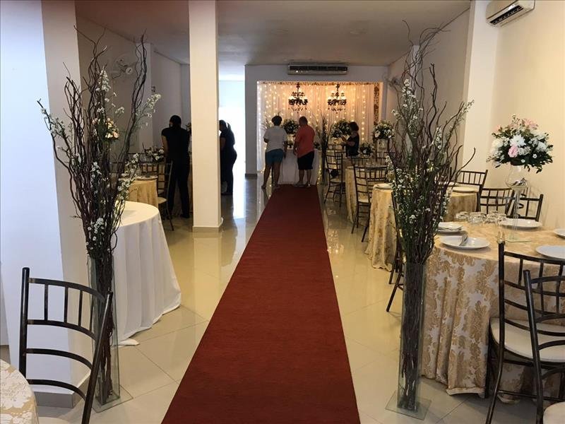 Espaço para Eventos! Reformado, lindo, com mobiliário e sala privativa para noiva ou debutante!