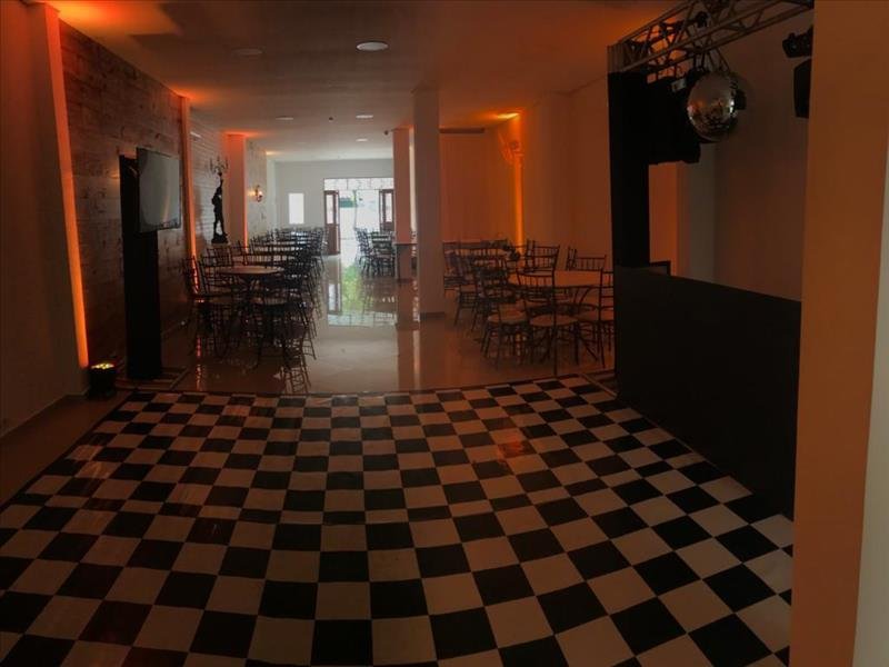 Espaço para Eventos! Reformado, lindo, com mobiliário e sala privativa para noiva ou debutante!