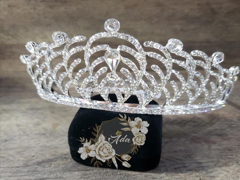 Coroas, brincos, pulseiras, tiaras e todo tipo de acessórios lindos para Noivas e Debutantes!