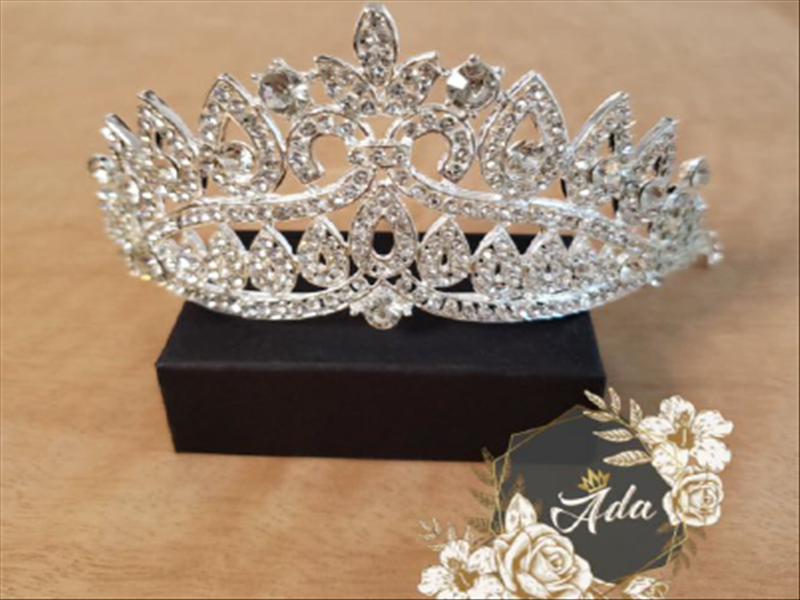 Coroas, brincos, pulseiras, tiaras e todo tipo de acessórios lindos para Noivas e Debutantes!