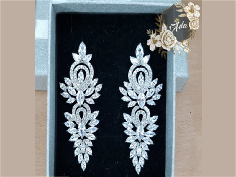 Coroas, brincos, pulseiras, tiaras e todo tipo de acessórios lindos para Noivas e Debutantes!