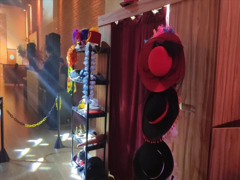 Cabine, totem e espelho! Fotos ilimitadas e PREÇO EXCLUSIVO ARRASADOR PARA FESTAS DURANTE A SEMANA! Menor preço exclusivo sem pegadinhas!