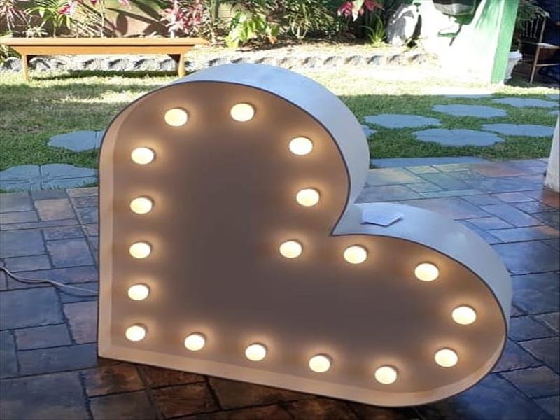 Letras Iluminadas para deixar a sua decoração deslumbrante e valer várias fotos de recordação deste dia único!