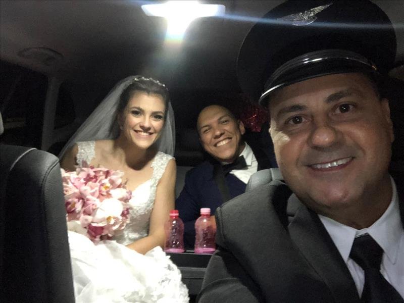 Que tal chegar na sua festa arransando de BMW branca? Nesta rodada com o Menor Preço Exclusivo Dinda Shop!
