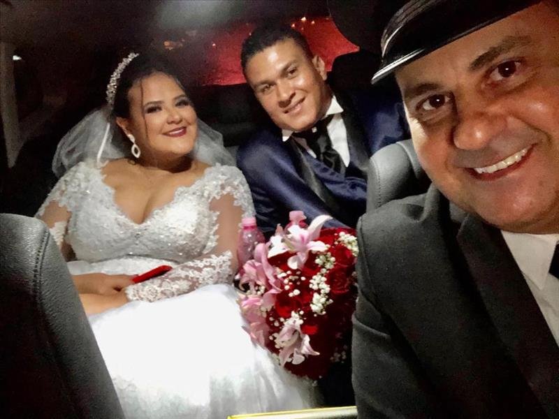 Que tal chegar na sua festa arransando de BMW branca? Nesta rodada com o Menor Preço Exclusivo Dinda Shop!