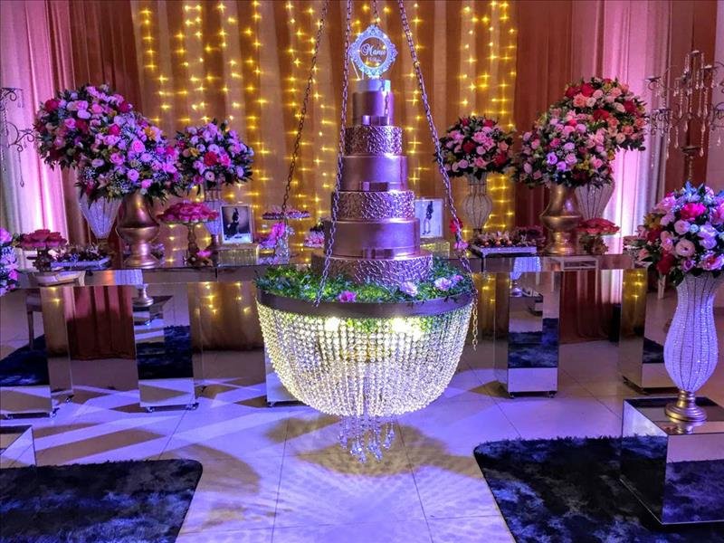 Decoração para casamentos e debutantes, com flores naturais e o menor preço exclusivo Dinda Shop!