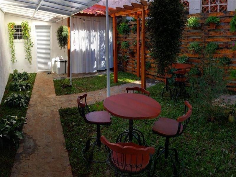 Espaço para locações com mobiliário incluído, sala privativa para noiva e área externa para cerimônias em Santos!