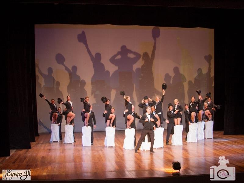 Coreografe sua dança e tenha momentos incríveis de ensaios entre noivos, padrinhos e amigos! Para Casais e Debutantes!