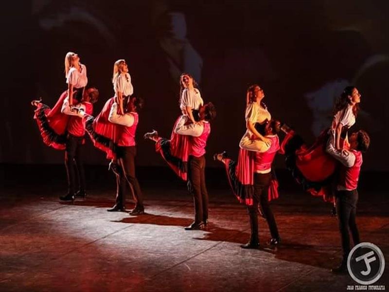 Coreografe sua dança e tenha momentos incríveis de ensaios entre noivos, padrinhos e amigos! Para Casais e Debutantes!
