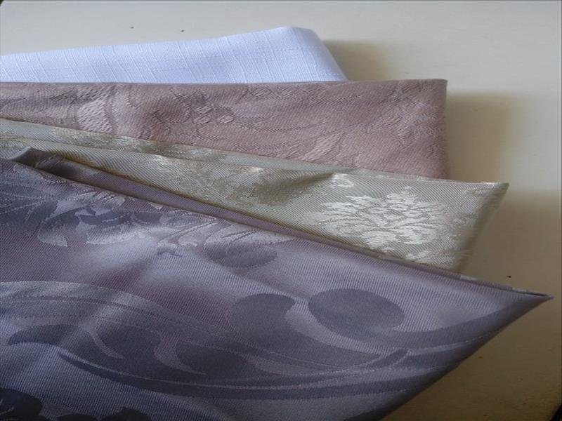 Locação de Toalhas novas, adamascadas, bem cuidadas e lindas para tornar seu evento ainda mais elegante!