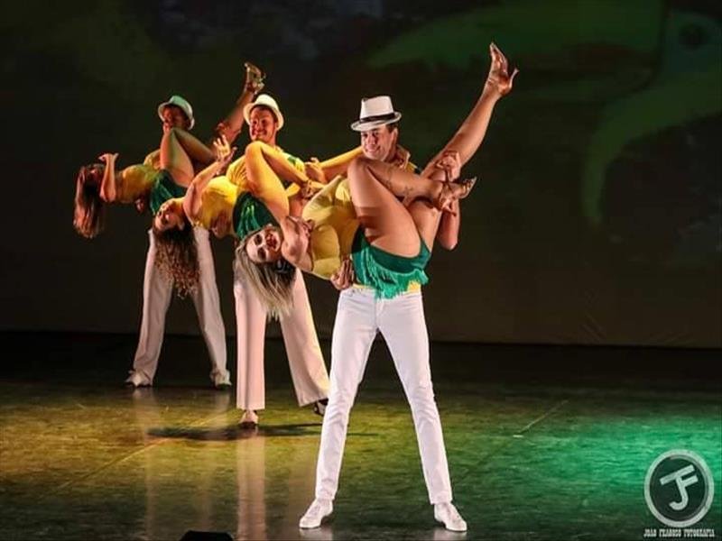 Coreografia para casais, debutantes e grupos! Valsa ou personalizada!