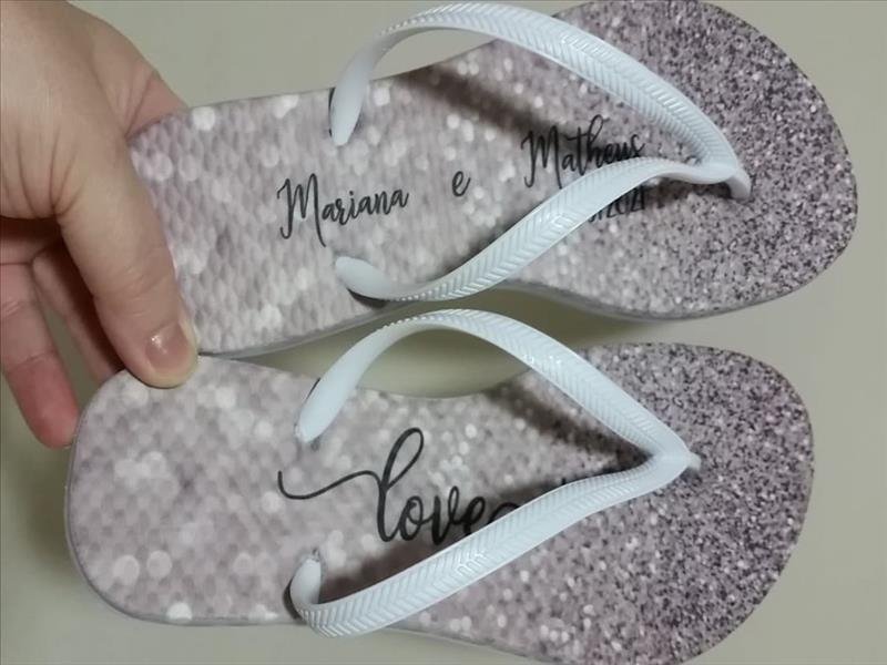 Chinelos personalizadas de excelente qualidade e combinando com as necessaires com rodada aberta
