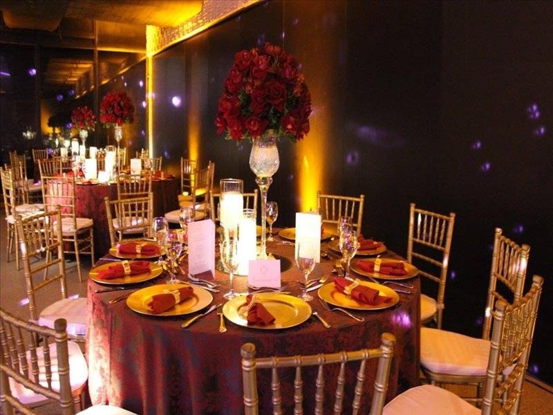 Locações para Mesa posta completa de festas e eventos