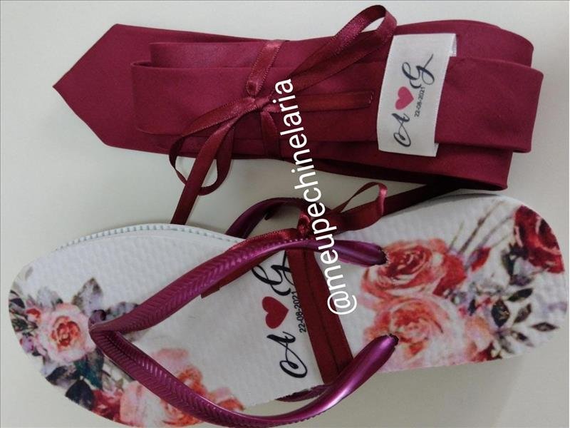 Chinelos personalizados! Um conforto e um carinho especial para os seus convidados!
