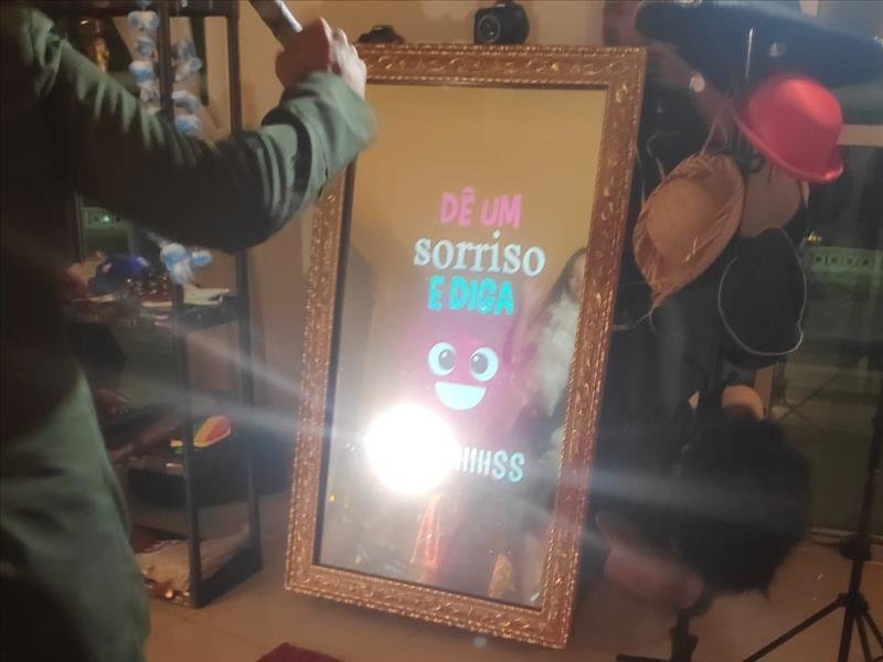 Cabine, totem e espelho de foto-lembrança e o menor preço exclusivo Dinda Shop!