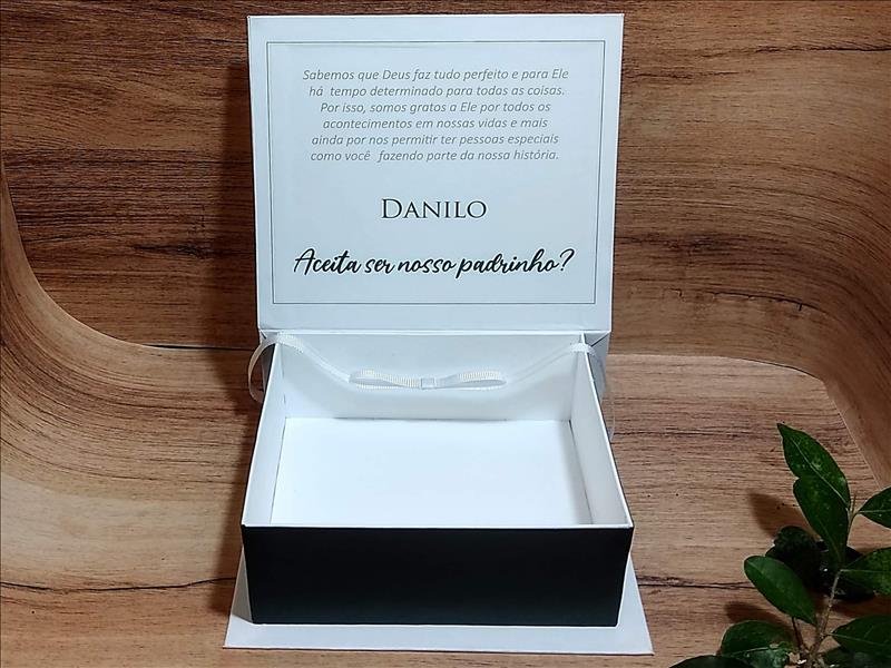 Caixas convite personalizadas para pais, madrinhas e padrinhos!