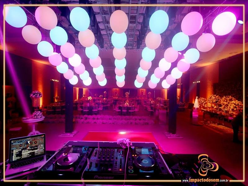 BLACK DINDA: Som e iluminação completa para uma pista de dança incrível na sua festa!