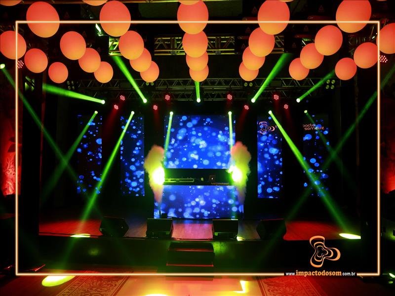 BLACK DINDA: Som e iluminação completa para uma pista de dança incrível na sua festa!