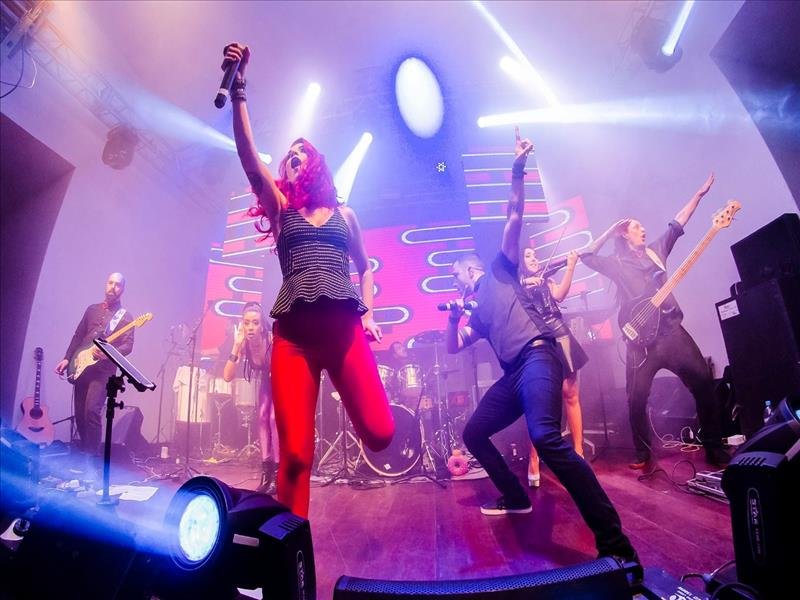 BLACK DINDA: Banda incrível e super animada! Faça seus convidados se divertirem sem parar!