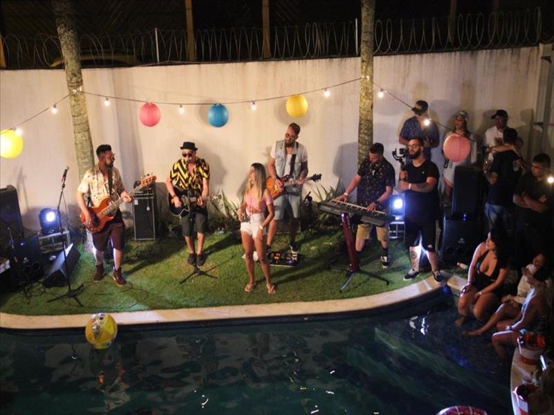 Som e iluminação completa para festas e eventos com o MENOR PREÇO EXCLUSIVO DINDA SHOP!