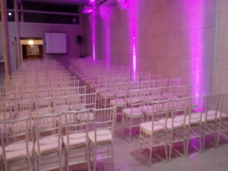 Locação de Mesas 10 lugares e cadeiras Tiffany para festas e eventos, impecáveis e O menor preço exclusivo Dinda Shop!