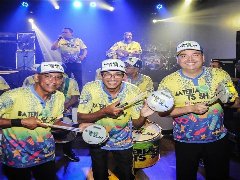 Escola de Samba com bateria e profissionais especializados em eventos sociais!