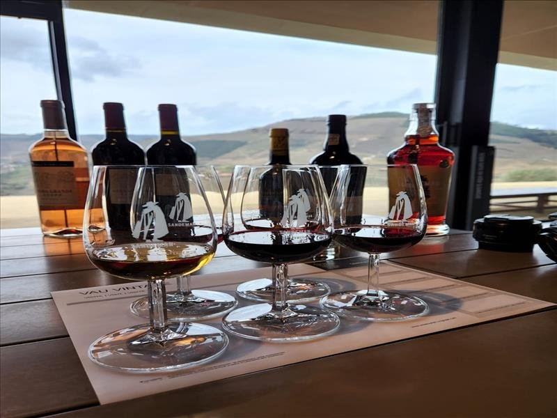 Vinhos finos, de mesa ou espumantes para brindes ou mini-garrafas