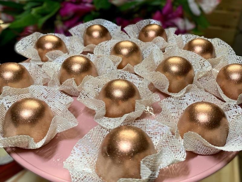 Bem-casado tradicional, vários sabores e novidade: bem-casado no pote!