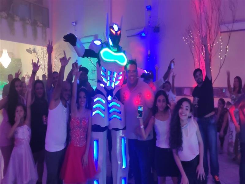 Robozão de Led dançarino com Bazuca! Animação total na sua festa!!