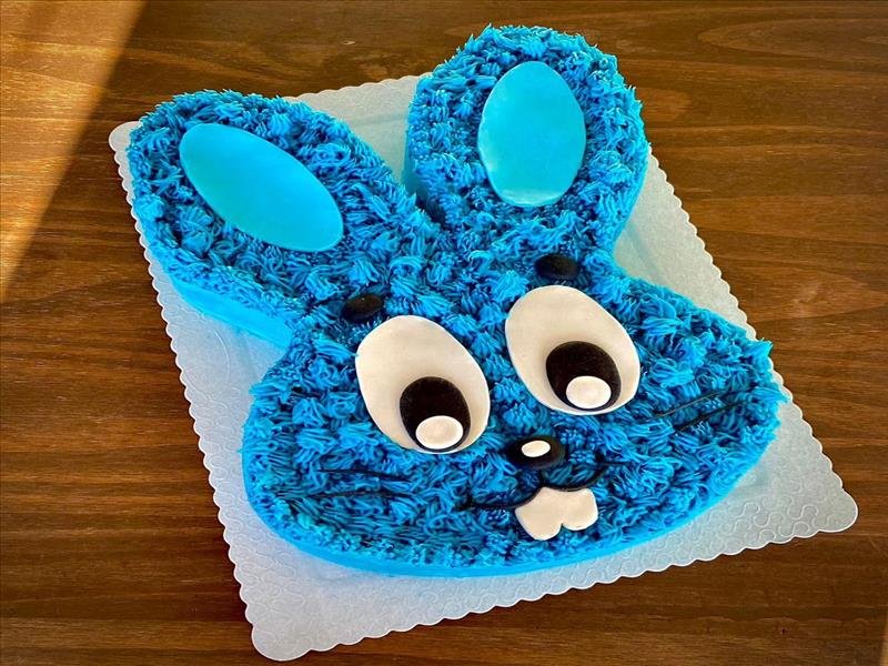 BOLO DE FESTA E DOCINHOS