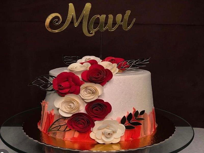BOLO DE FESTA E DOCINHOS