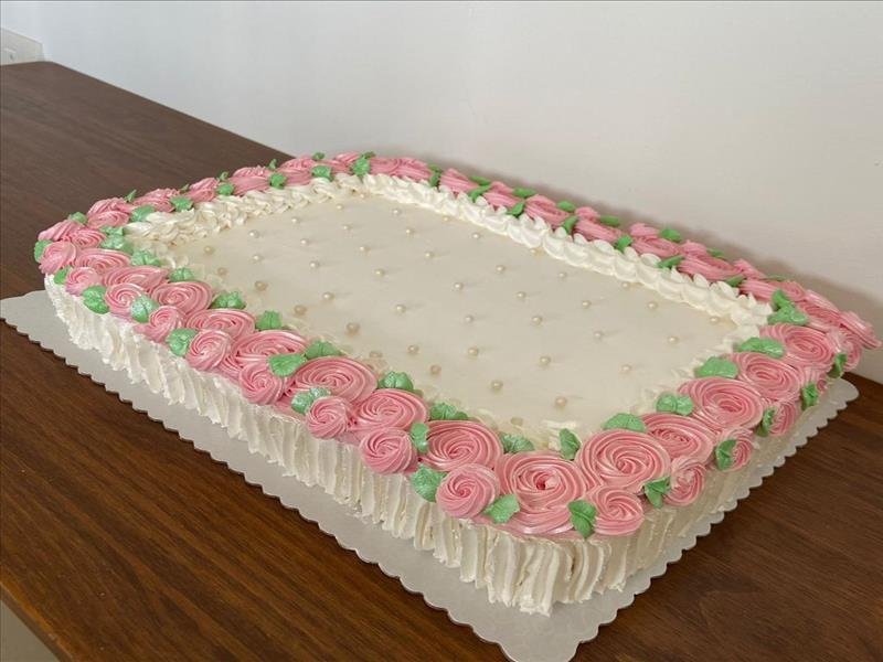 BOLO DE FESTA E DOCINHOS