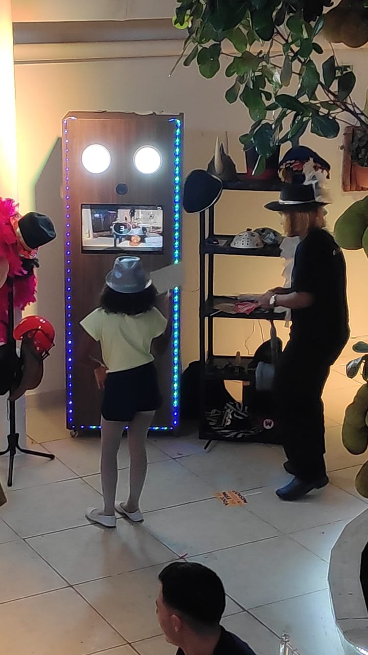 RODADA DE NEGÓCIOS: ESPELHO, CABINE E TOTEM DE FOTO-LEMBRANÇA