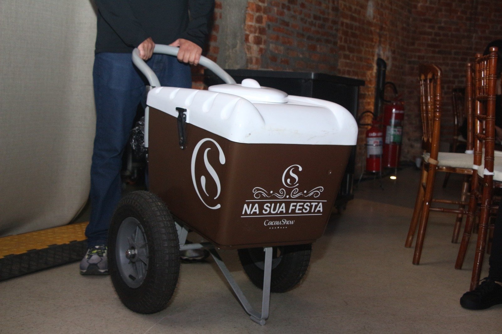 GELATOS CACAU SHOW NA SUA FESTA!